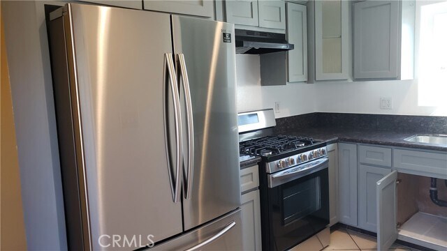 Photo - 718 E 40th Pl