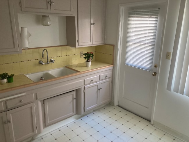 Photo - 4423-4429 Hamilton St Apartment Unit 4423