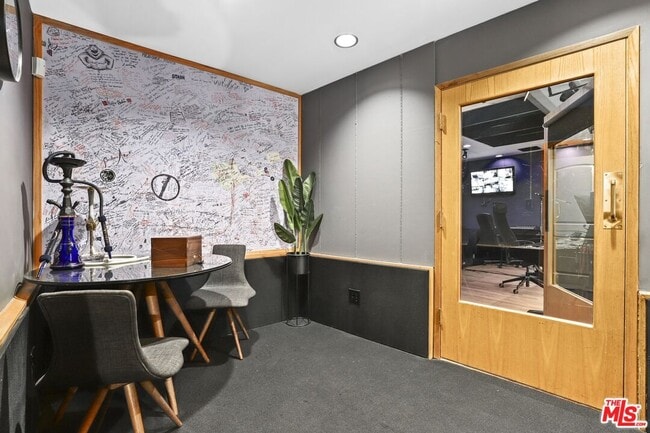 Photo - 5940 Manola Way