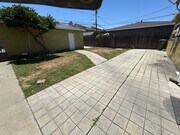 Photo - LAWNDALE 3 BDRM DUPLEX FOR LEASE House