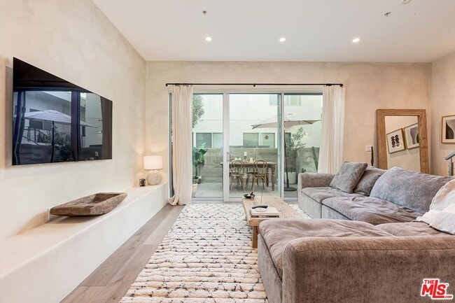 Photo - 957 Figueroa Terrace Unit 321