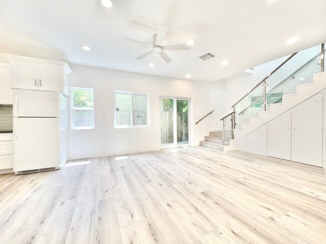 Photo - 2041 Linnington Ave Unit 2041