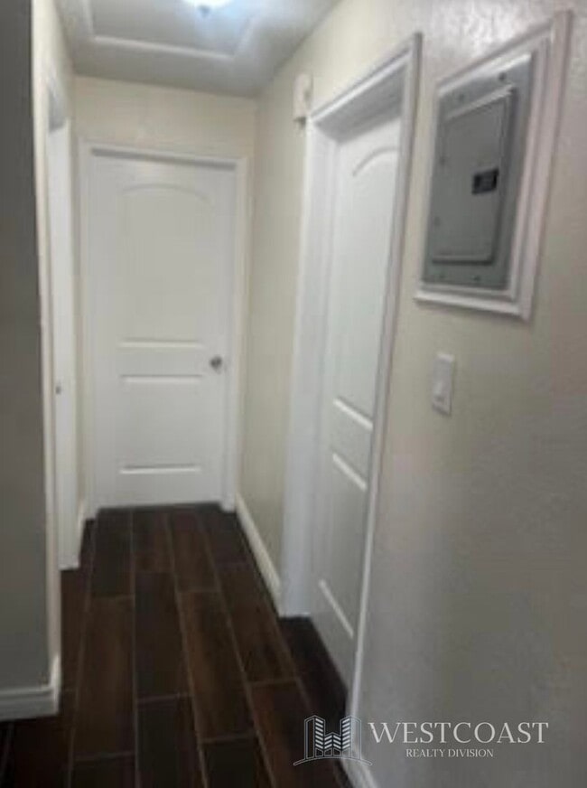 Photo - 1041 W Reeve St Unit 4