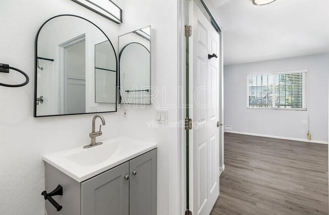 Photo - 6738 University Ave