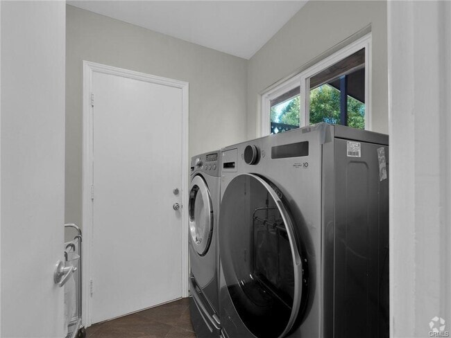 Building Photo - 23942 Califa St Rental