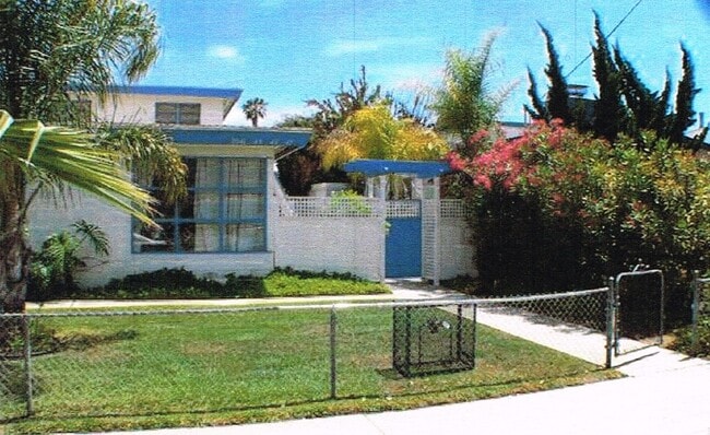 Building Photo - 2043 Reed Ave Unit 2043