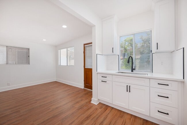 Photo - 121 S Lotus Ave