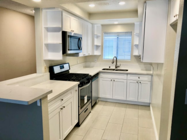 Building Photo - 5259 Cartwright Ave