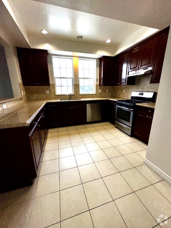 Building Photo - 1130 E Colorado St Rental