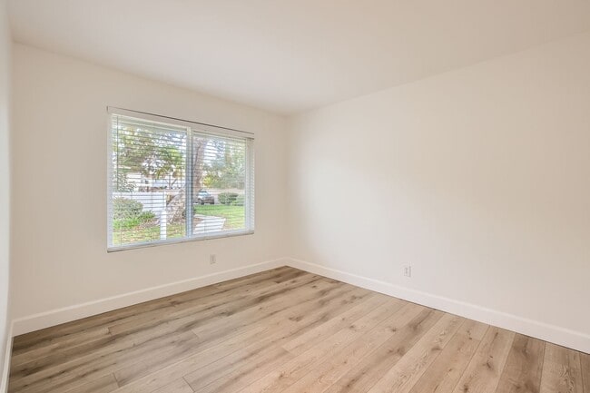 Photo - 758 Timber Cove Way
