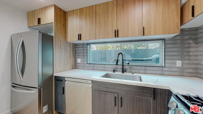 Photo - 16010 Cantlay St Unit 2