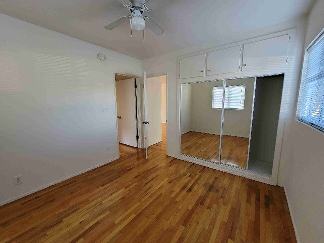 Photo - 2364 Walgrove Ave Unit 5