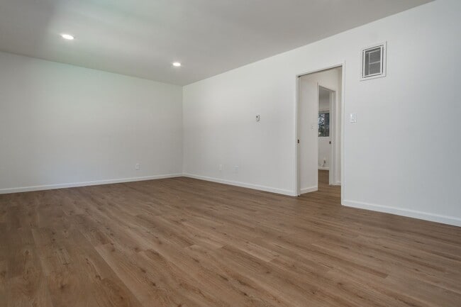 Photo - 4653 Fulton Ave Unit 2