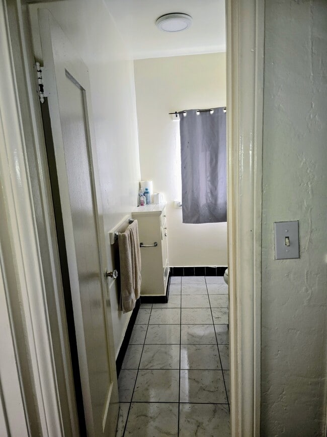 Photo - 2422 E 7th St Unit 2422 1/2