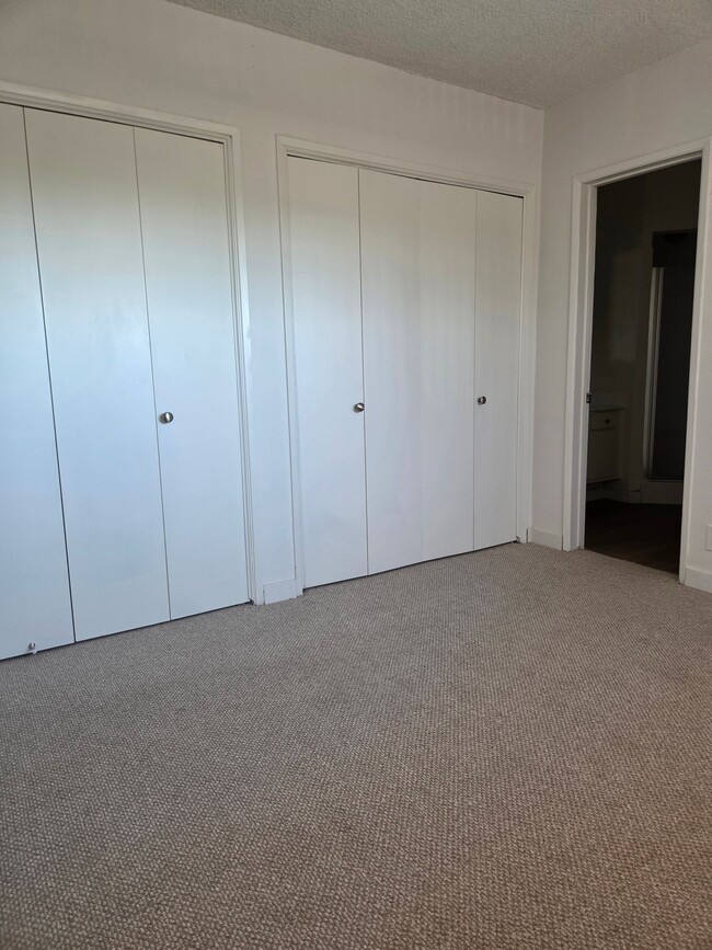 Photo - 14335 Burbank Blvd