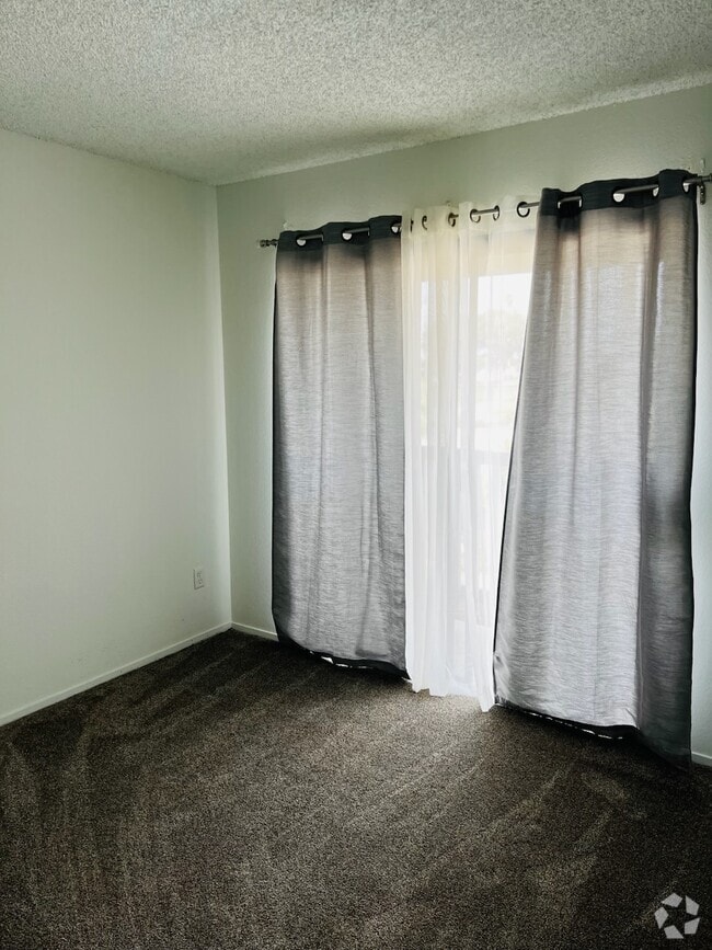 Building Photo - 1213 W Cypress Ave Unit D Rental