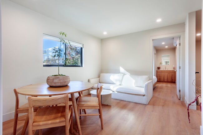 Photo - 6900 Willoughby Ave