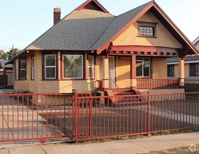 Building Photo - 1244 W 46th St Rental