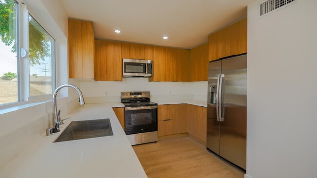 Building Photo - 130 W 59th Pl Unit 1301.5 Rental