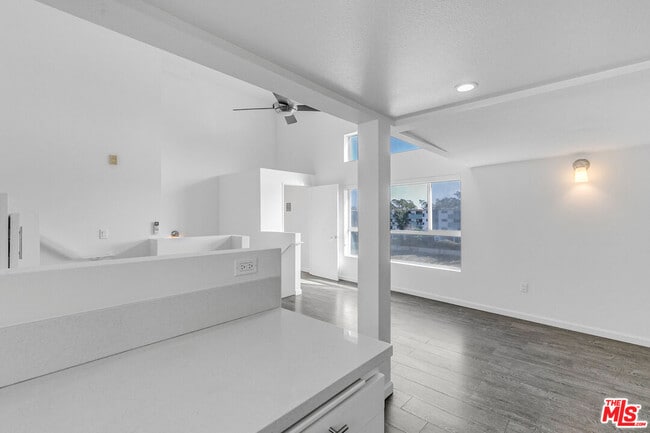 Photo - 4980 S Centinela Ave Unit 12