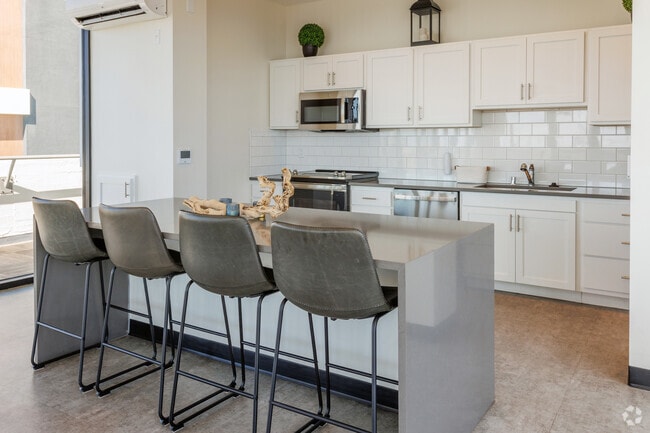Ocean Center - Ocean Center Apartments