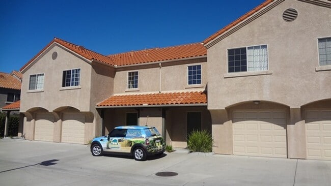 3BR/3BA Townhouse Near Waller Park, just a... - 3BR/3BA Townhouse Near Waller Park, just a... Unit 115