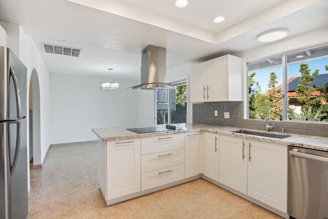 Photo - 11000 Meadow Glen Way E