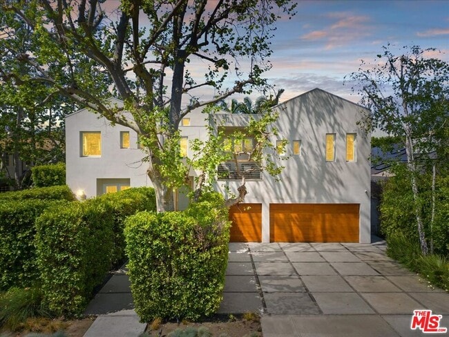 Building Photo - 211 S Valley St