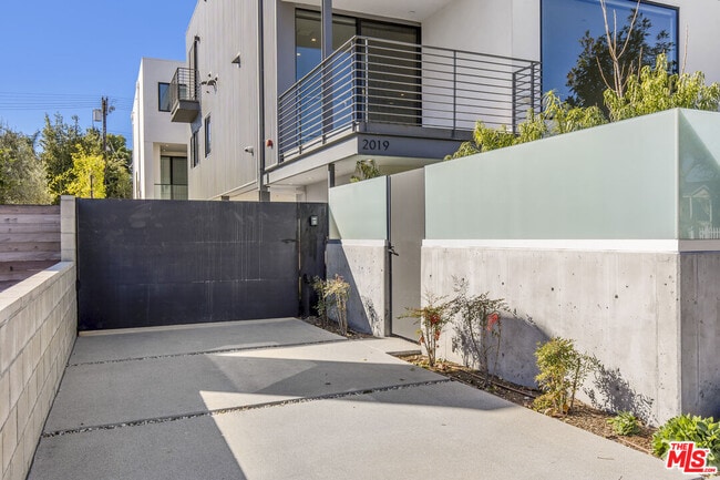 Photo - 2019 Barry Ave