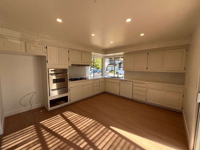 Photo - Flexible floorplan - Simi Valley 3+3 w/bonus room + EV charger!