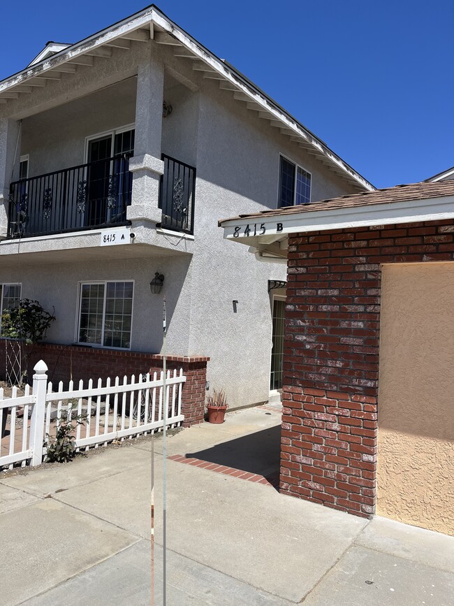 Building Photo - 8415 San Carlos Way Unit B