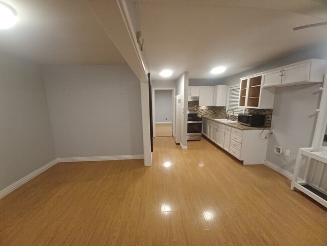 Photo - 213 E Park St Unit B