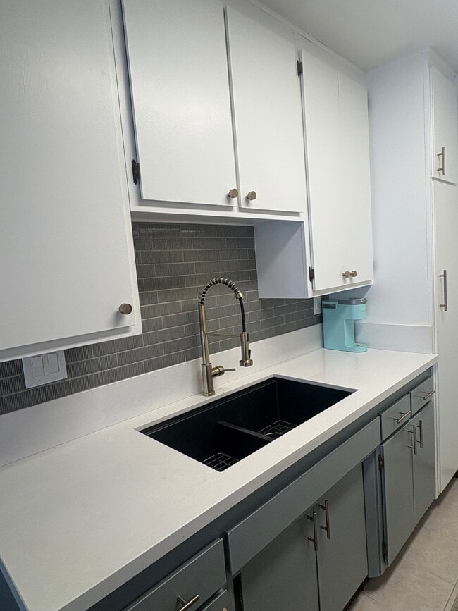 Photo - 4855 Cole St