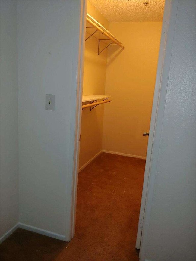 Building Photo - 44500 15th St E Unit 6