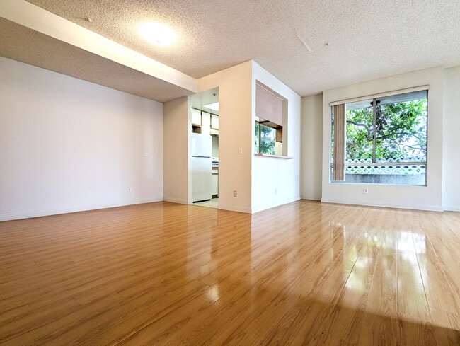 Photo - 553 S St Andrews Pl