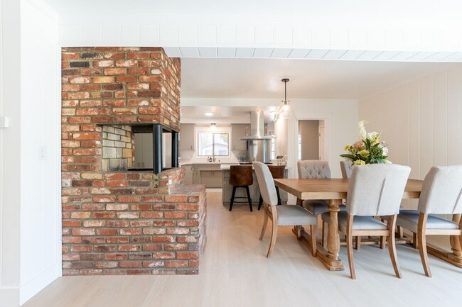 Photo - Relaxing 4BR Family Home Near Attractions ...