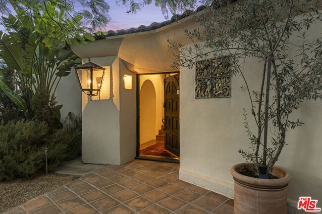 Photo - 3351 N Knoll Dr
