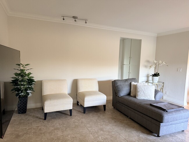 Building Photo - 408 E Civic Center Dr Unit 302