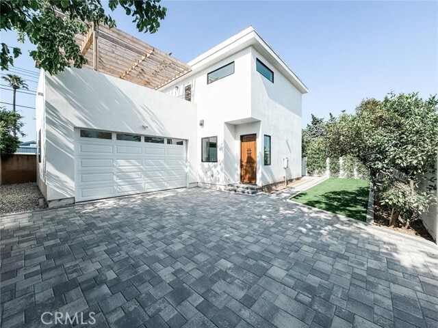 Building Photo - 18113 Marilla St