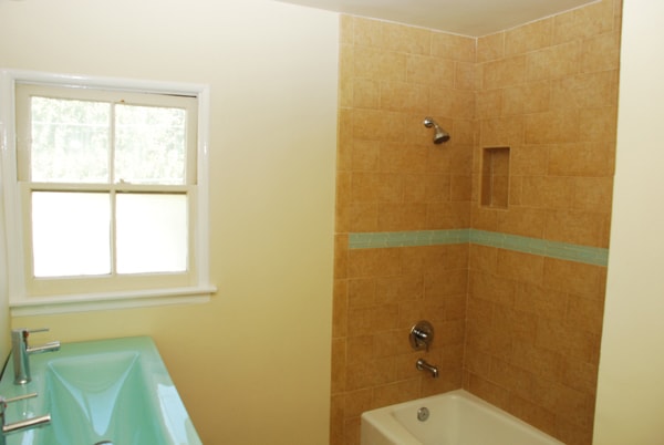 Bathroom - 5338 1/2 Ben Ave Unit 1/2