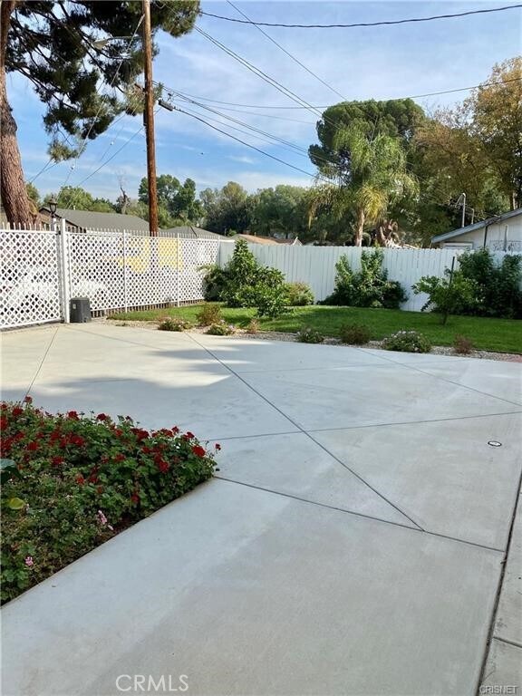 Photo - 19238 Arminta St