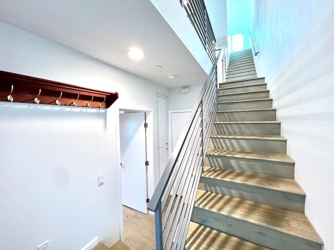 Photo - Santa Monica - Luxury Townhome w/ Loft!  (...