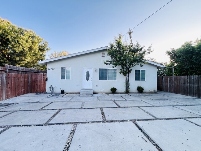 Building Photo - 12717 Bradley Ave