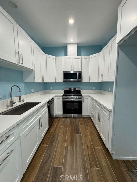 Photo - 6439 Graves Ave