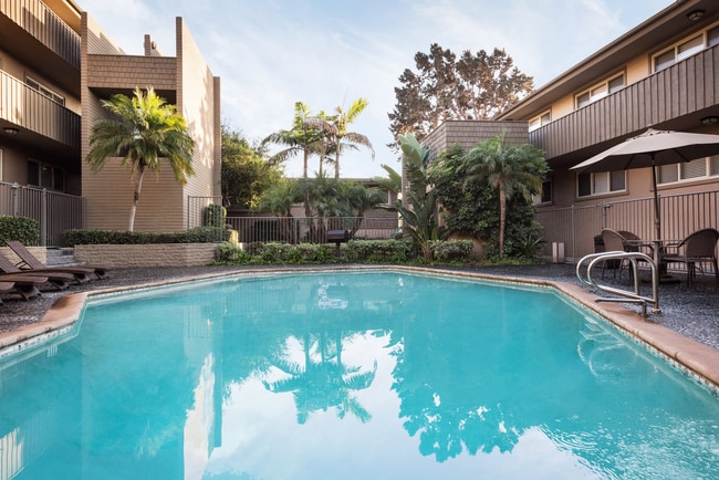 Photo - Elan Baylofts