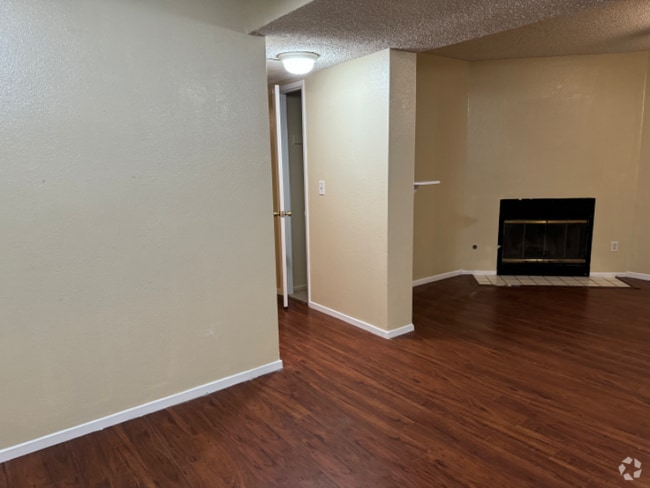 Building Photo - 8327 Vineyard Ave Rental