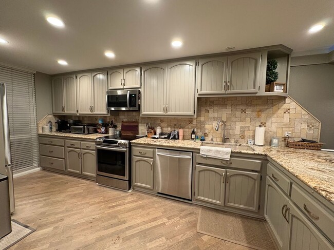 Photo - 16548 Harbour Ln