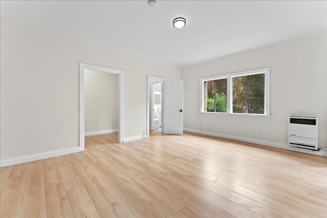 Building Photo - 1475 W Adams Blvd Unit 105