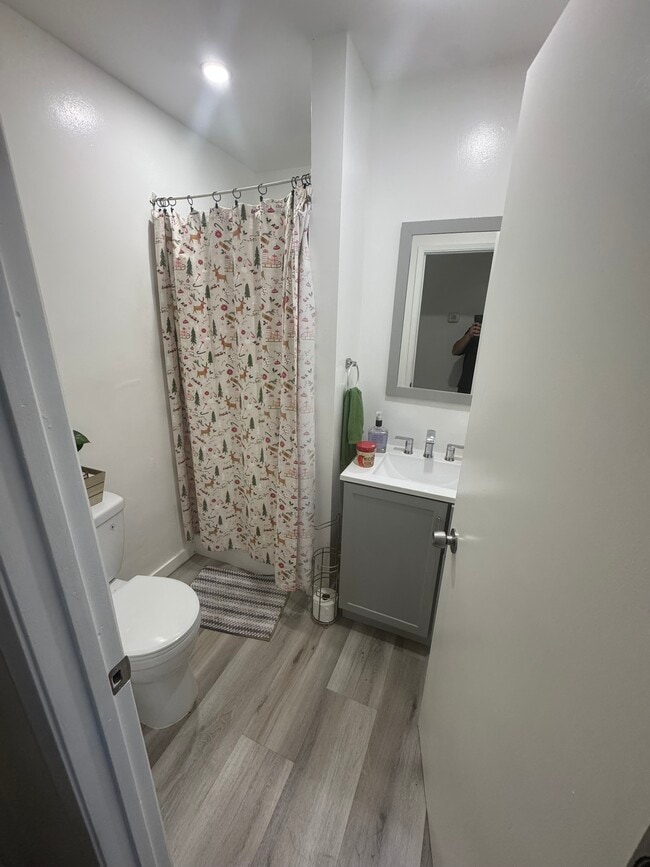 Photo - 150 W 49th St