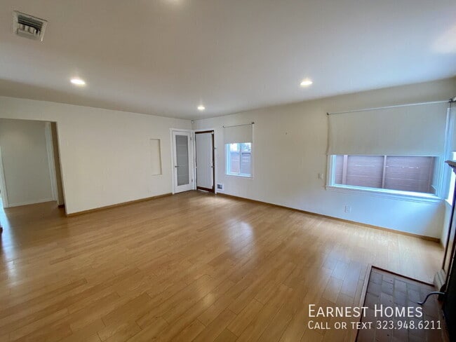 Photo - 2577 S Bundy Dr
